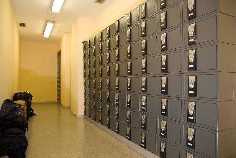 بيت شباب ألبيرغ بير تاريس برشلونة إسبانيا