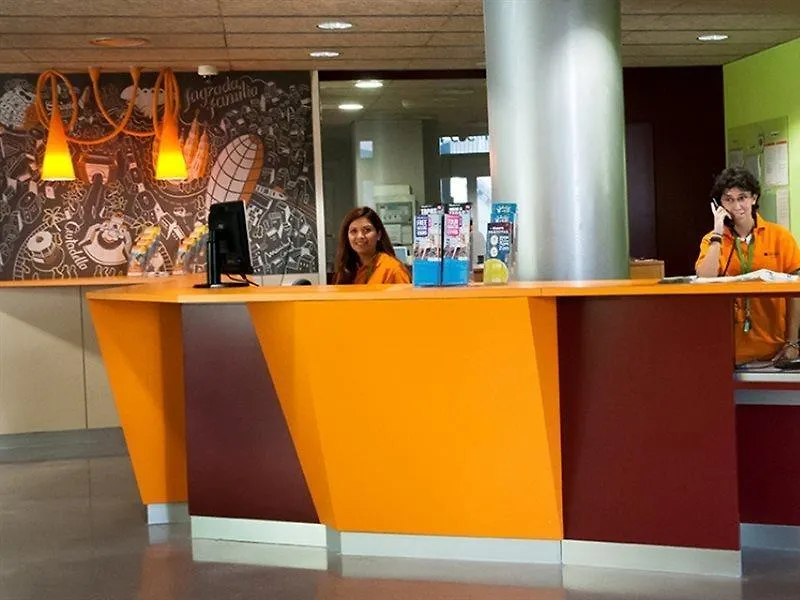 بيت شباب ألبيرغ بير تاريس برشلونة