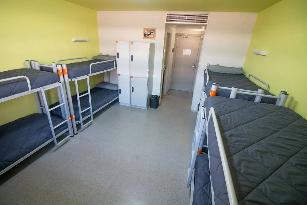 Hostel Alberg Pere Tarres Barcelona